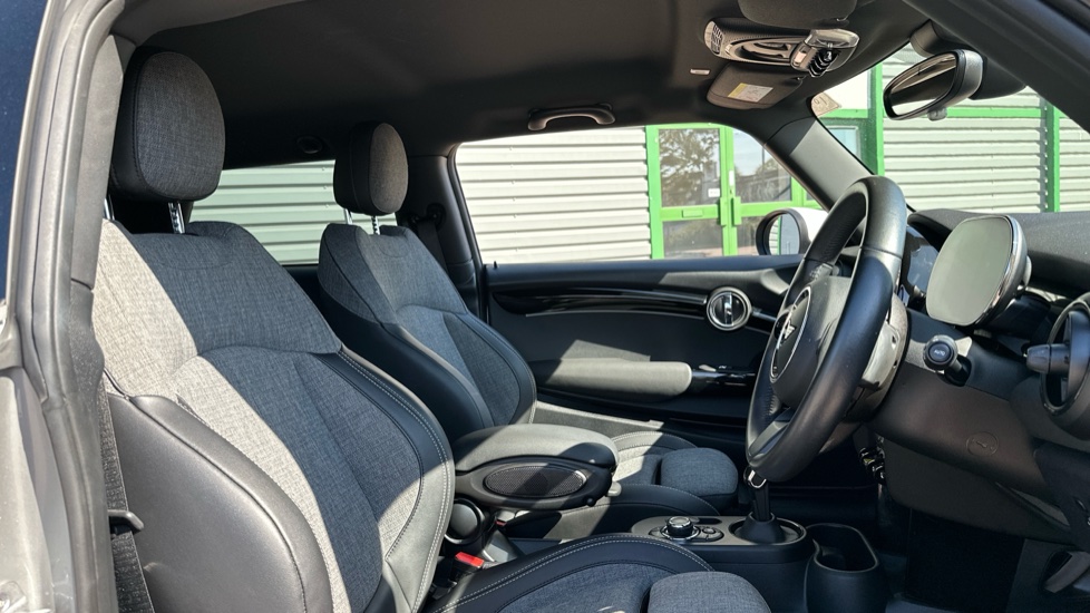MINI Hatchback 135kW Cooper S Level 2 33kWh 3dr Auto Electric Hatchback - Image 11