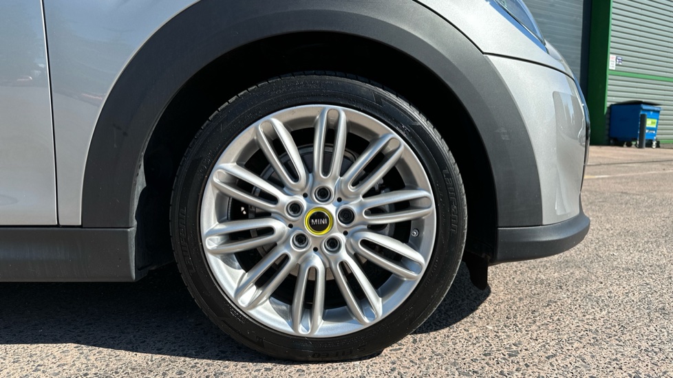 MINI Hatchback 135kW Cooper S Level 2 33kWh 3dr Auto Electric Hatchback - Image 14