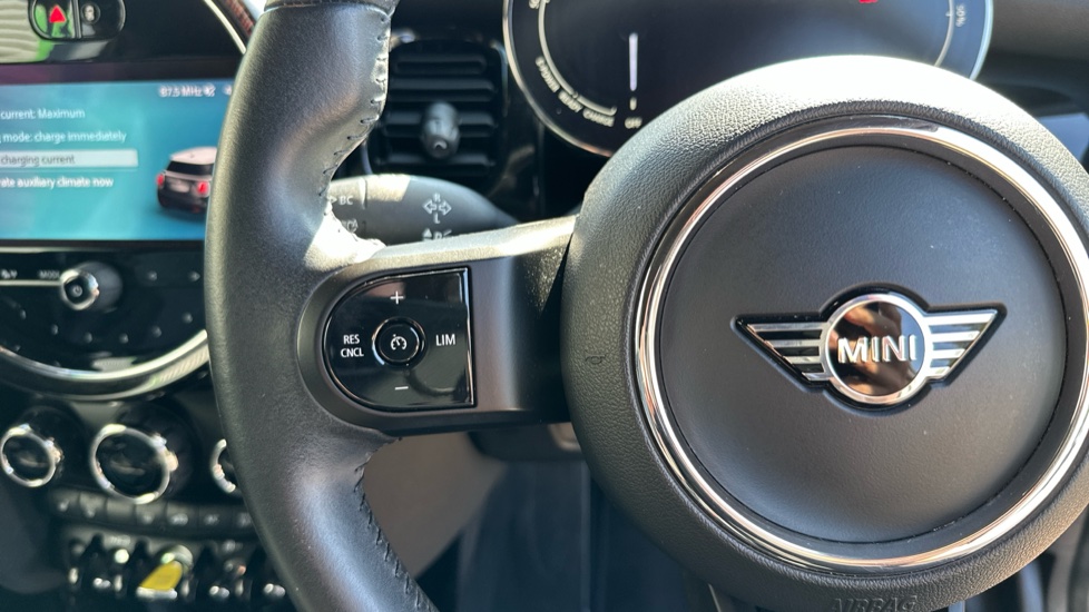 MINI Hatchback 135kW Cooper S Level 2 33kWh 3dr Auto Electric Hatchback - Image 17