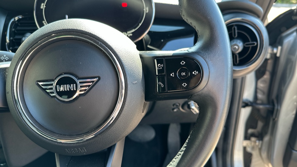 MINI Hatchback 135kW Cooper S Level 2 33kWh 3dr Auto Electric Hatchback - Image 18