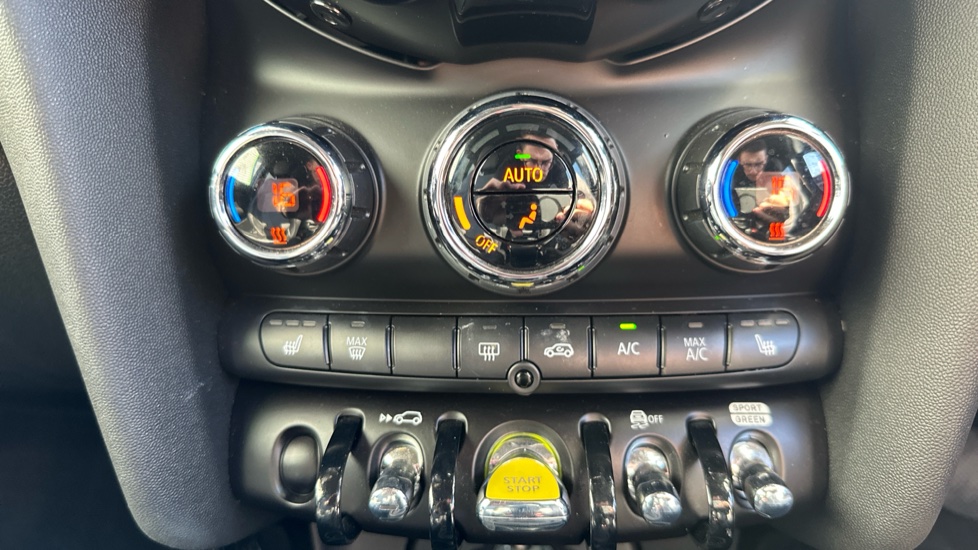 MINI Hatchback 135kW Cooper S Level 2 33kWh 3dr Auto Electric Hatchback - Image 24