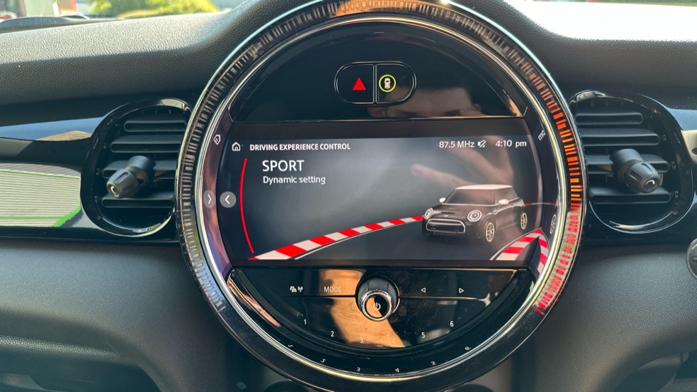 MINI Hatchback 135kW Cooper S Level 2 33kWh 3dr Auto Electric Hatchback - Image 28