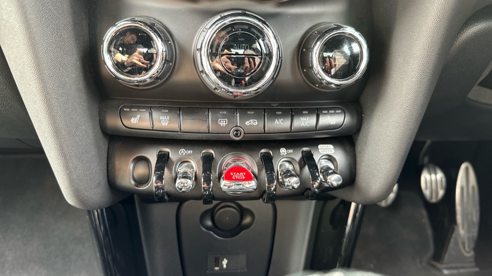 MINI Hatchback 1.5 Cooper Sport 5dr Petrol Hatchback - Image 44