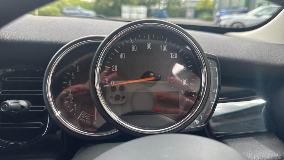 MINI Hatchback 1.5 Cooper Classic 5dr Auto Petrol Hatchback - Image 9