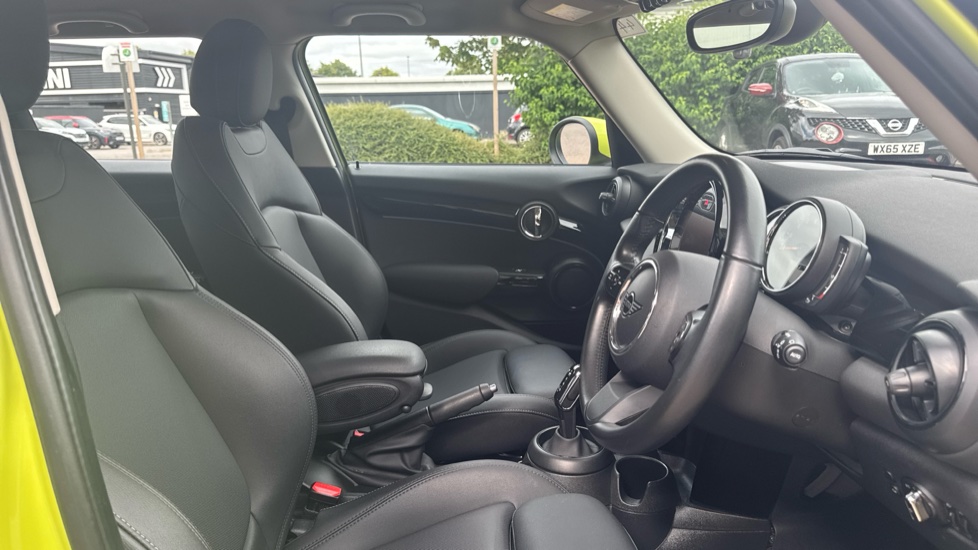 MINI Hatchback 1.5 Cooper Classic 5dr Auto Petrol Hatchback - Image 11