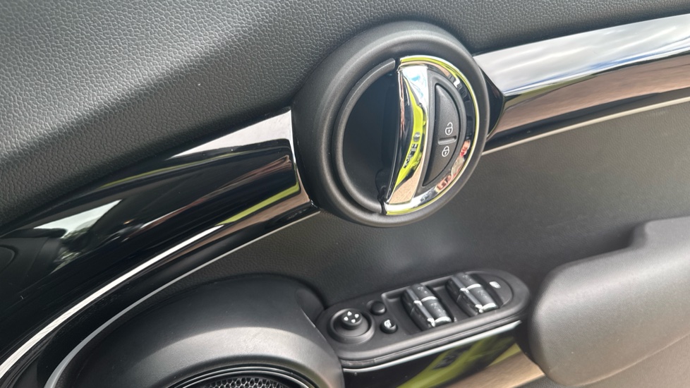 MINI Hatchback 1.5 Cooper Classic 5dr Auto Petrol Hatchback - Image 20