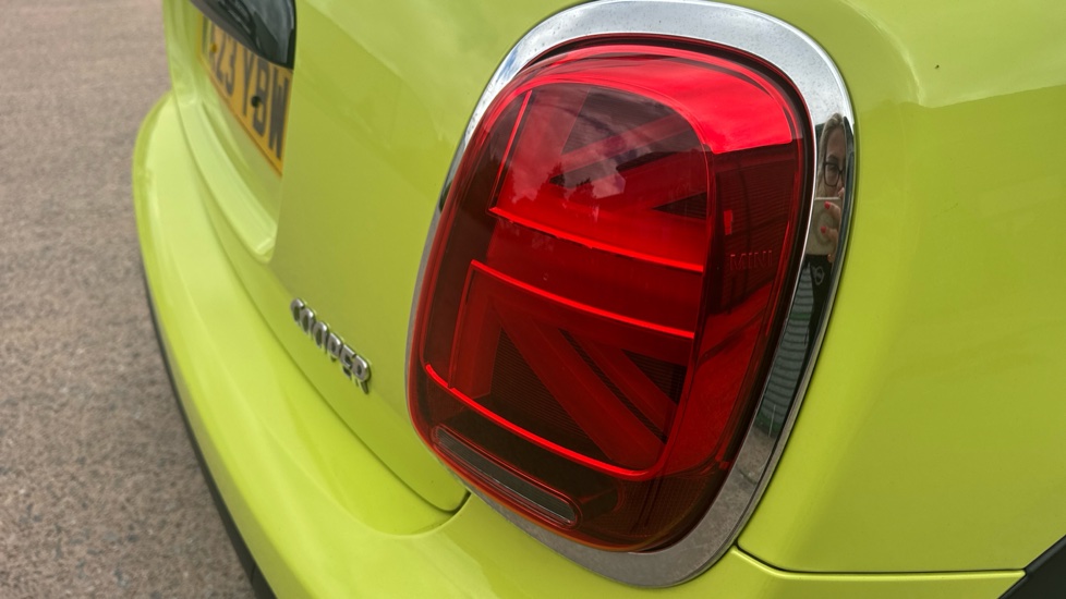 MINI Hatchback 1.5 Cooper Classic 5dr Auto Petrol Hatchback - Image 22