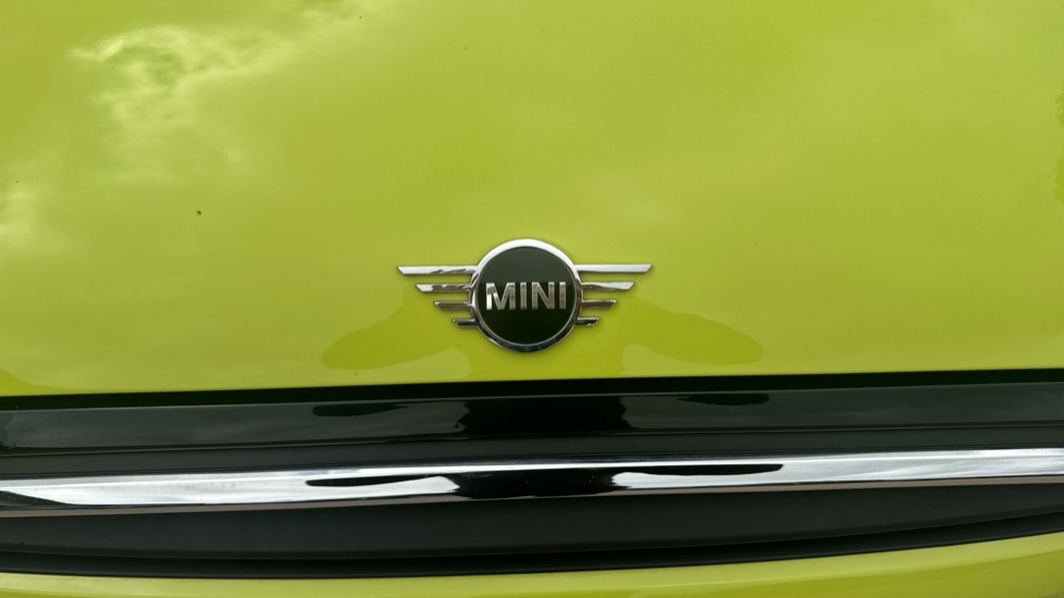 MINI Hatchback 1.5 Cooper Classic 5dr Auto Petrol Hatchback - Image 29