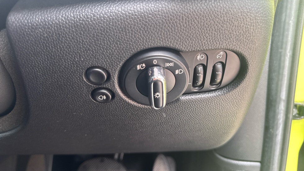 MINI Hatchback 1.5 Cooper Classic 5dr Auto Petrol Hatchback - Image 41