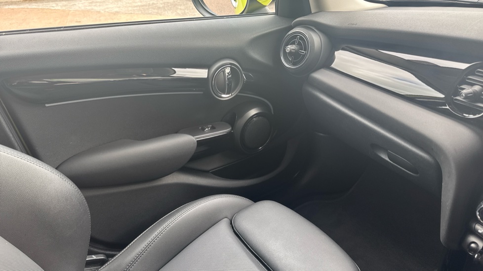 MINI Hatchback 1.5 Cooper Classic 5dr Auto Petrol Hatchback - Image 47