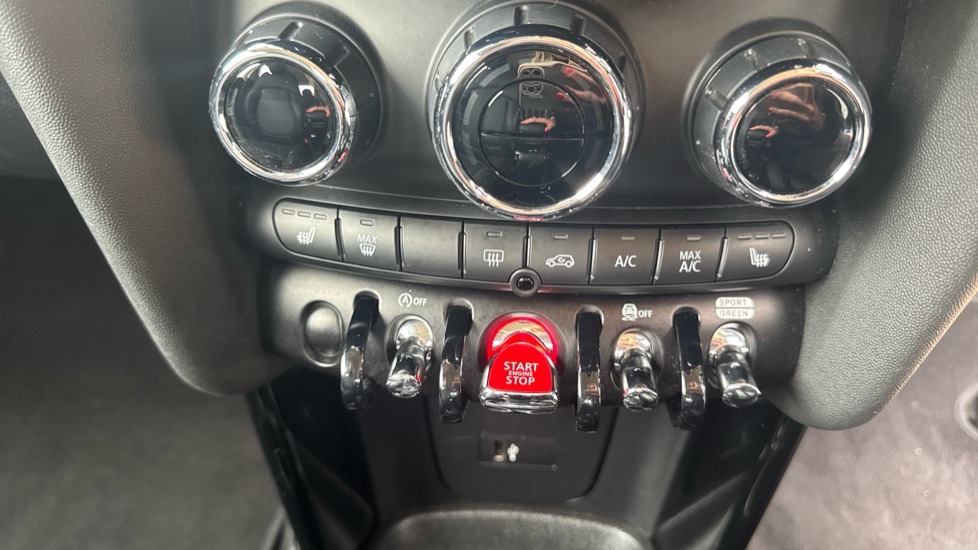 MINI Hatchback 1.5 Cooper Classic 5dr Auto Petrol Hatchback - Image 51