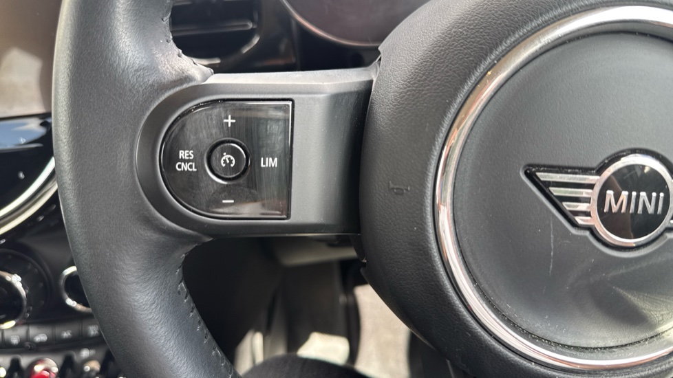 MINI Hatchback 1.5 Cooper Classic Premium 5dr Auto Petrol Hatchback - Image 17