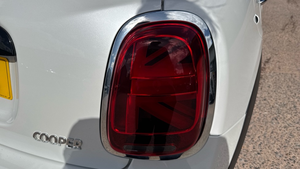 MINI Hatchback 1.5 Cooper Classic Premium 5dr Auto Petrol Hatchback - Image 22