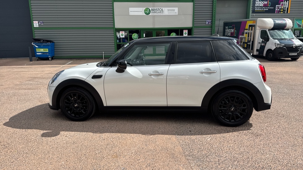 MINI Hatchback 1.5 Cooper Classic Premium 5dr Auto Petrol Hatchback - Image 26