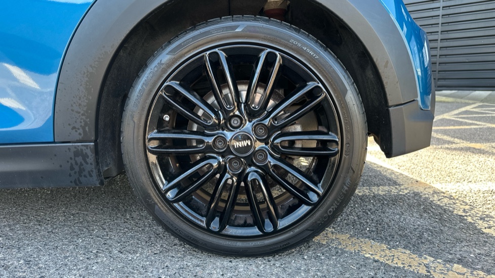 MINI Hatchback 1.5 Cooper Exclusive 3dr Auto Petrol Hatchback - Image 39