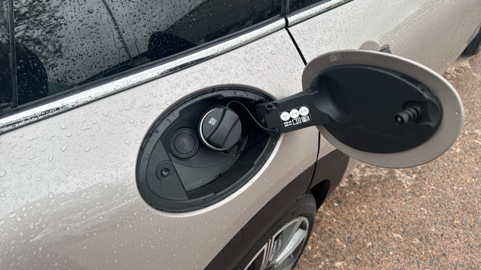 MINI Hatchback 2.0 Cooper S Exclusive 5dr Petrol Hatchback - Image 37