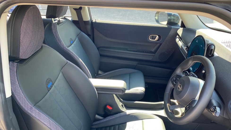 MINI Cooper 2.0 S Classic 3dr Auto Petrol Hatchback - Image 11