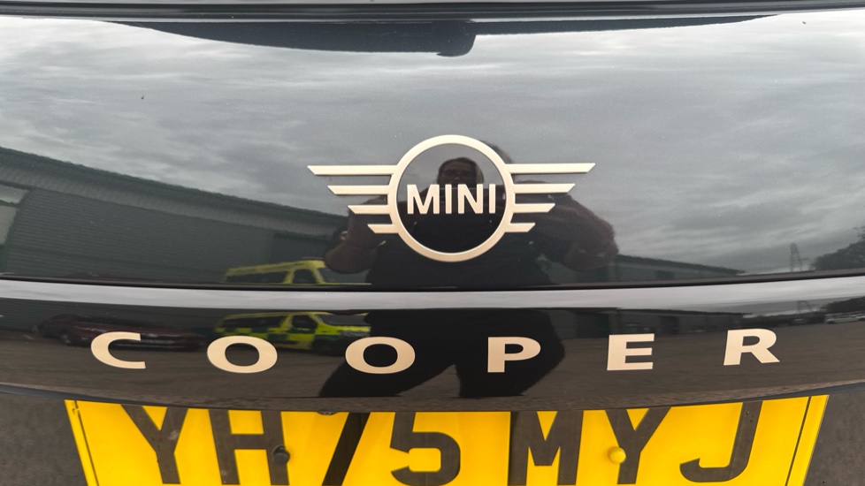 MINI Cooper 1.5 C Classic 5dr Auto Petrol Hatchback - Image 29