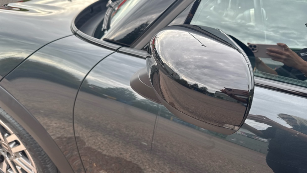 MINI Cooper 1.5 C Classic 5dr Auto Petrol Hatchback - Image 32