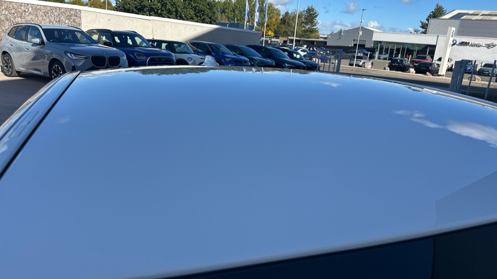 BMW 5 Series 520d xDrive M Sport 4dr Auto Diesel Saloon - Image 21