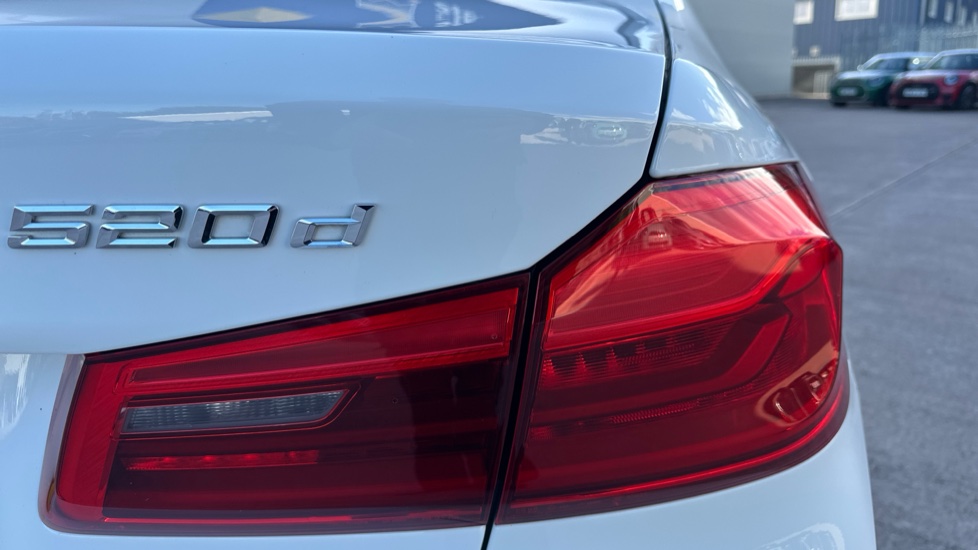 BMW 5 Series 520d xDrive M Sport 4dr Auto Diesel Saloon - Image 22