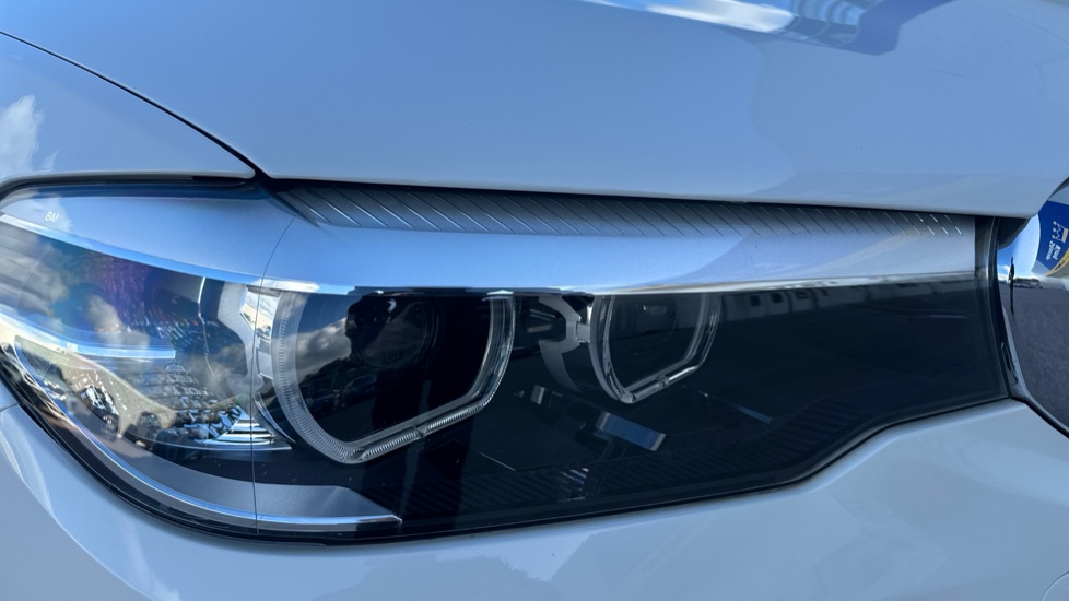 BMW 5 Series 520d xDrive M Sport 4dr Auto Diesel Saloon - Image 23
