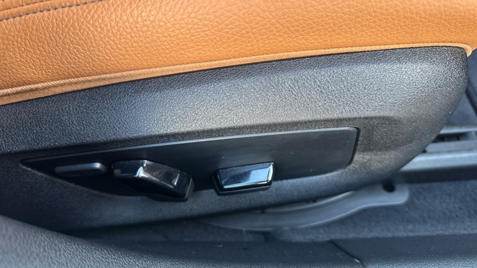 BMW 5 Series 520d xDrive M Sport 4dr Auto Diesel Saloon - Image 31