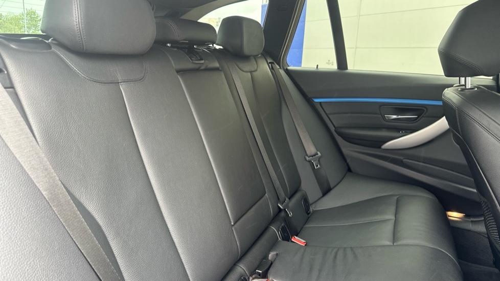 BMW 3 Series 320d M Sport 5dr Step Auto Diesel Estate - Image 12