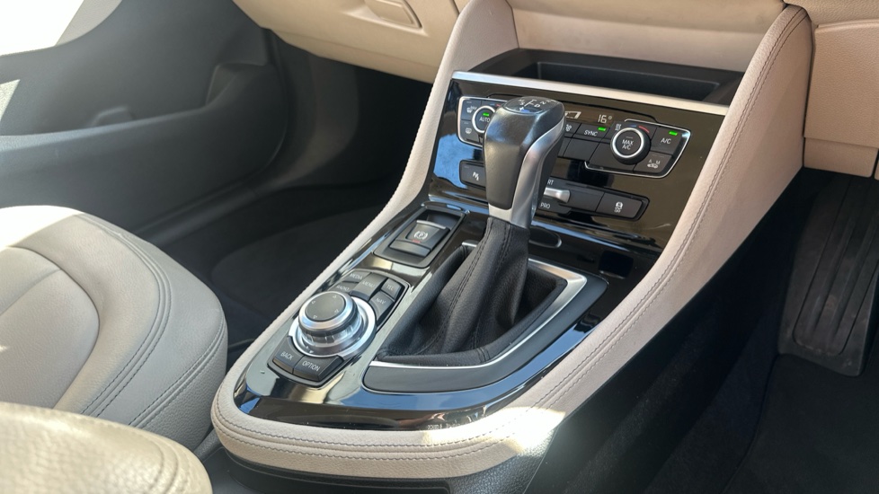 BMW 2 Series 218d Luxury 5dr Step Auto Diesel Hatchback - Image 10