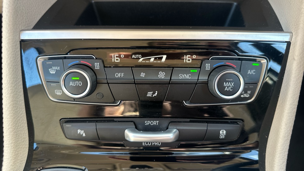 BMW 2 Series 218d Luxury 5dr Step Auto Diesel Hatchback - Image 19
