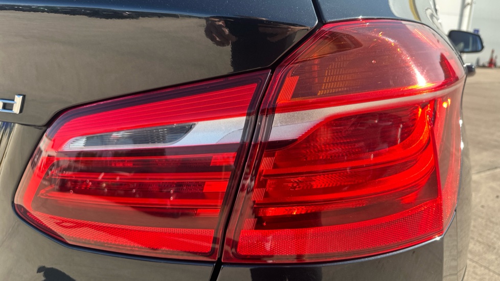 BMW 2 Series 218d Luxury 5dr Step Auto Diesel Hatchback - Image 22