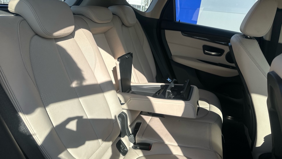 BMW 2 Series 218d Luxury 5dr Step Auto Diesel Hatchback - Image 27