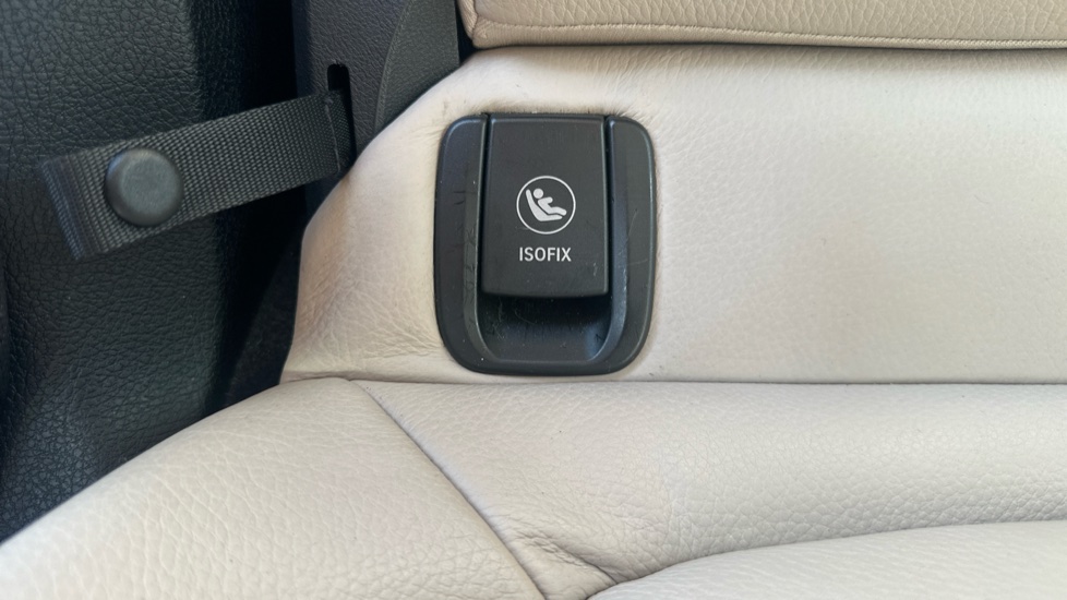 BMW 2 Series 218d Luxury 5dr Step Auto Diesel Hatchback - Image 28