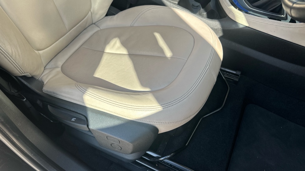 BMW 2 Series 218d Luxury 5dr Step Auto Diesel Hatchback - Image 32