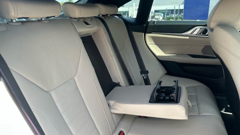 BMW i4 250kW eDrive40 M Sport 83.9kWh 5dr Auto [Pro Pack] Electric Hatchback - Image 27