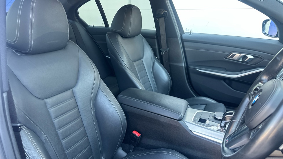 BMW 3 Series 320i M Sport 4dr Step Auto Petrol Saloon - Image 11