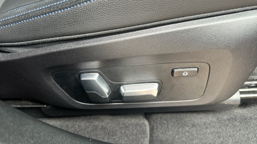 BMW iX3 210kW M Sport 80kWh 5dr Auto Electric Estate - Image 33