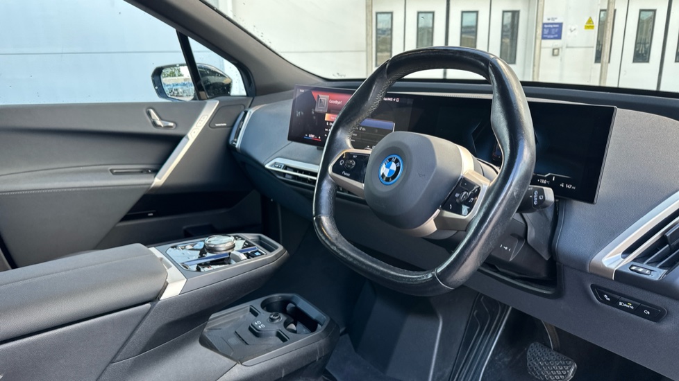 BMW iX 240kW xDrive40 M Sport Edition 76.6kWh 5dr Auto Electric Estate - Image 6