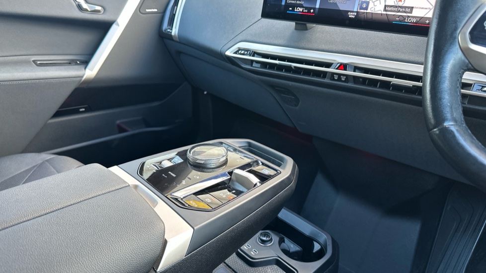 BMW iX 240kW xDrive40 M Sport Edition 76.6kWh 5dr Auto Electric Estate - Image 10