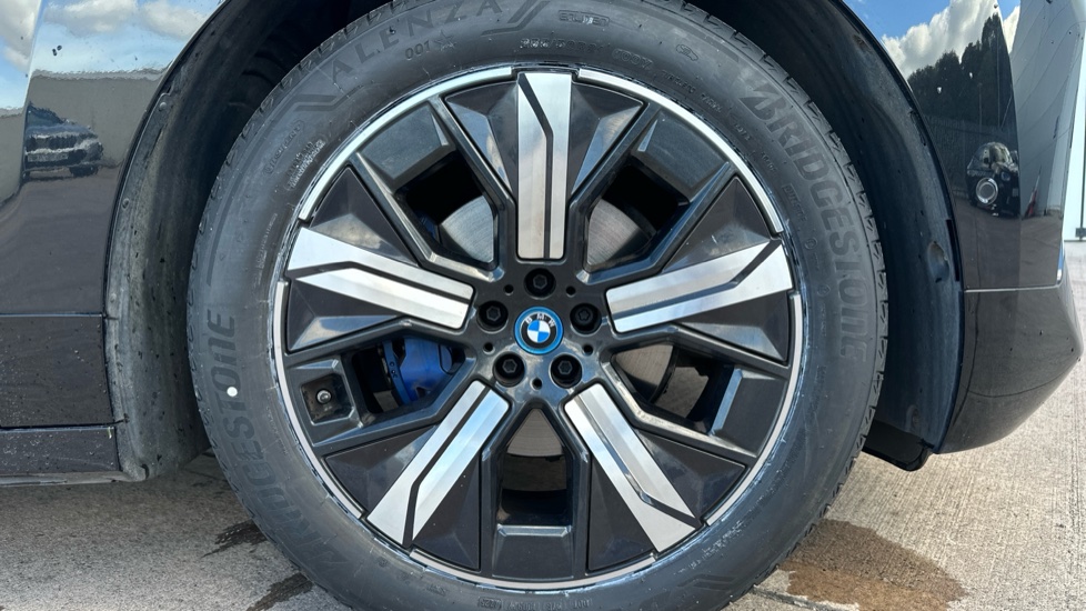 BMW iX 240kW xDrive40 M Sport Edition 76.6kWh 5dr Auto Electric Estate - Image 14