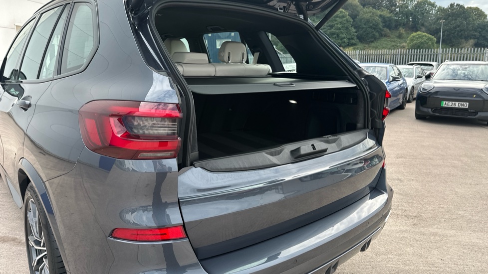 BMW X5 xDrive40i M Sport 5dr Auto Petrol Estate - Image 26