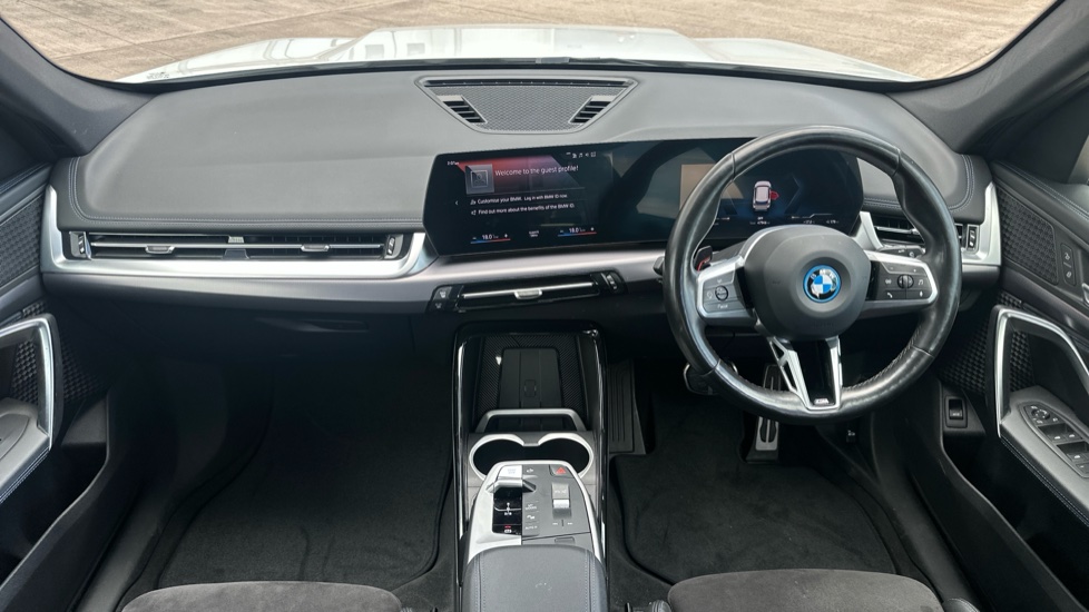 BMW iX1 230kW xDrive30 M Sport 65kWh 5dr Auto Electric Estate - Image 4