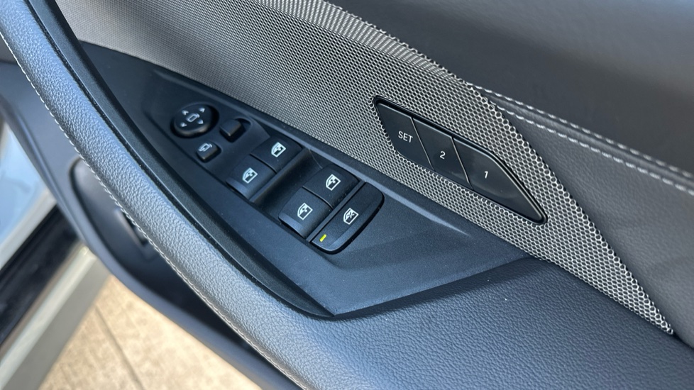 BMW i4 400kW M50 83.9kWh 5dr Auto Electric Hatchback - Image 31