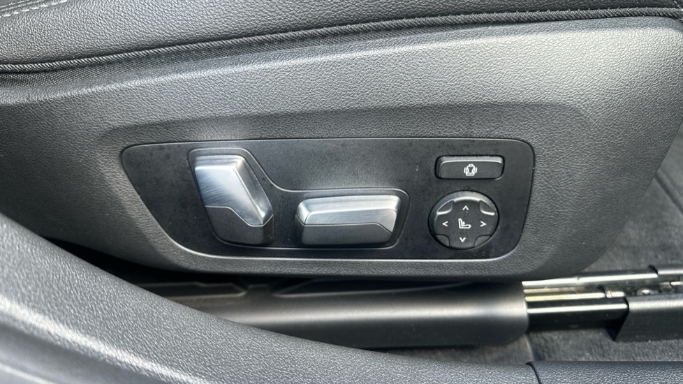 BMW i4 400kW M50 83.9kWh 5dr Auto Electric Hatchback - Image 33