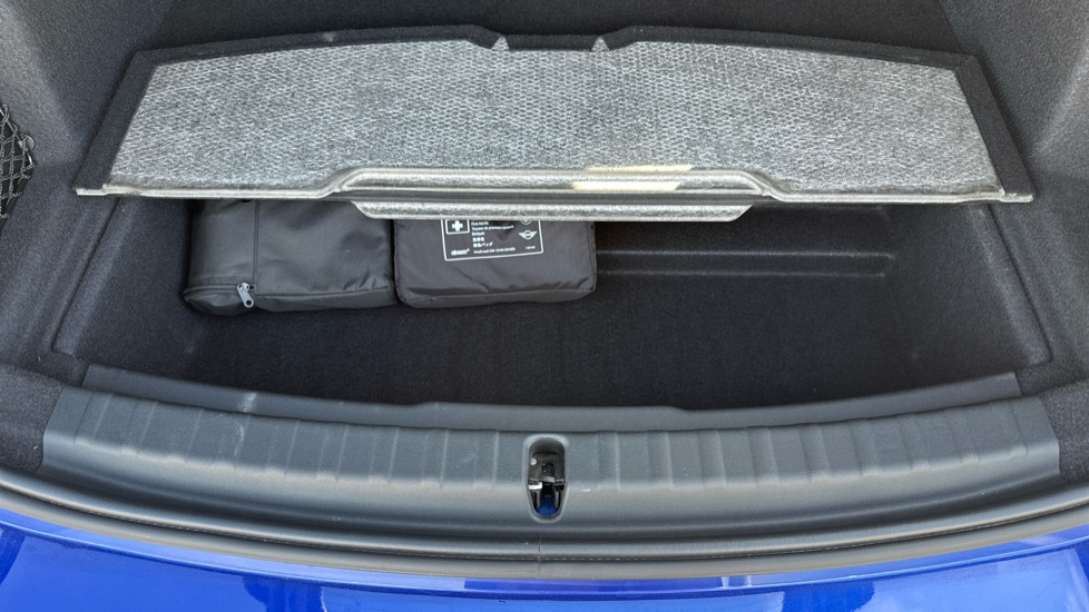 BMW 2 Series 220i MHT M Sport 5dr DCT Petrol Hatchback - Image 27
