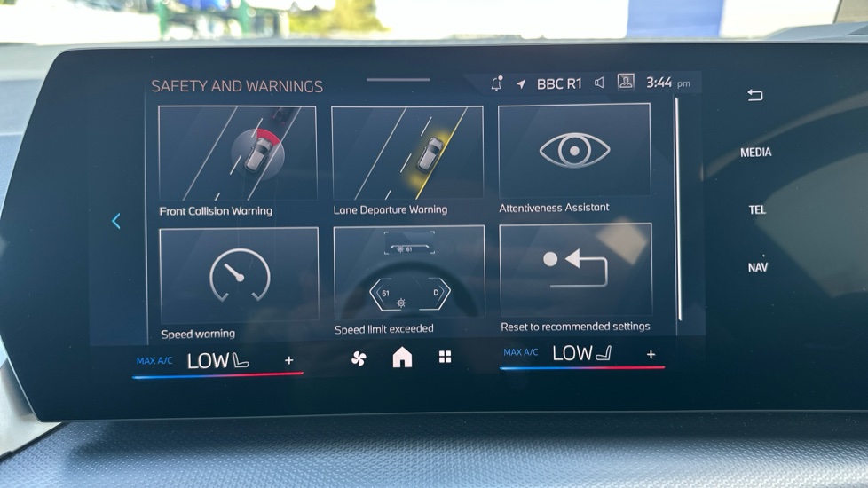 BMW 2 Series 220i MHT M Sport 5dr DCT Petrol Hatchback - Image 40