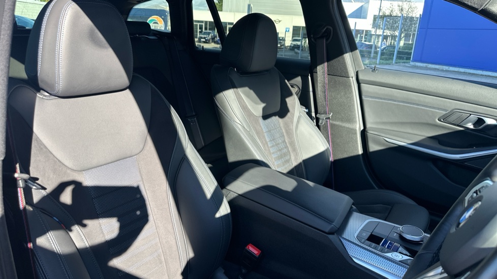 BMW 3 Series 320i M Sport 5dr Step Auto Petrol Estate - Image 11
