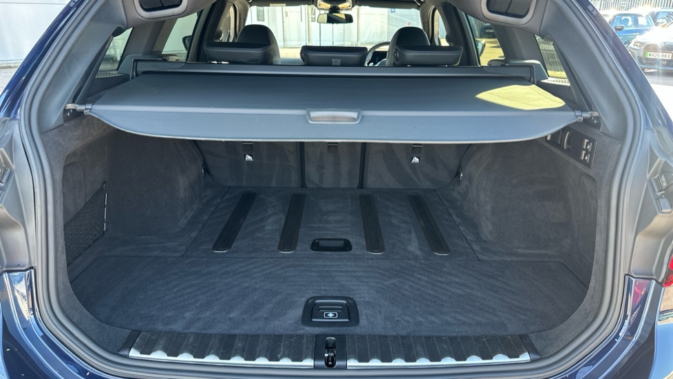 BMW 3 Series 320i M Sport 5dr Step Auto Petrol Estate - Image 13