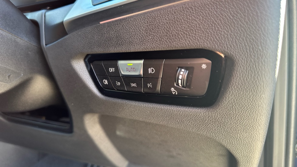 BMW 3 Series 320i M Sport 5dr Step Auto Petrol Estate - Image 31