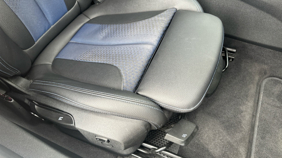 BMW 1 Series 118i M Sport 5dr Step Auto Petrol Hatchback - Image 30